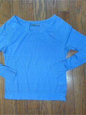 Athleta Light Blue Perforated Long Sleeve Athletic Top Size Small